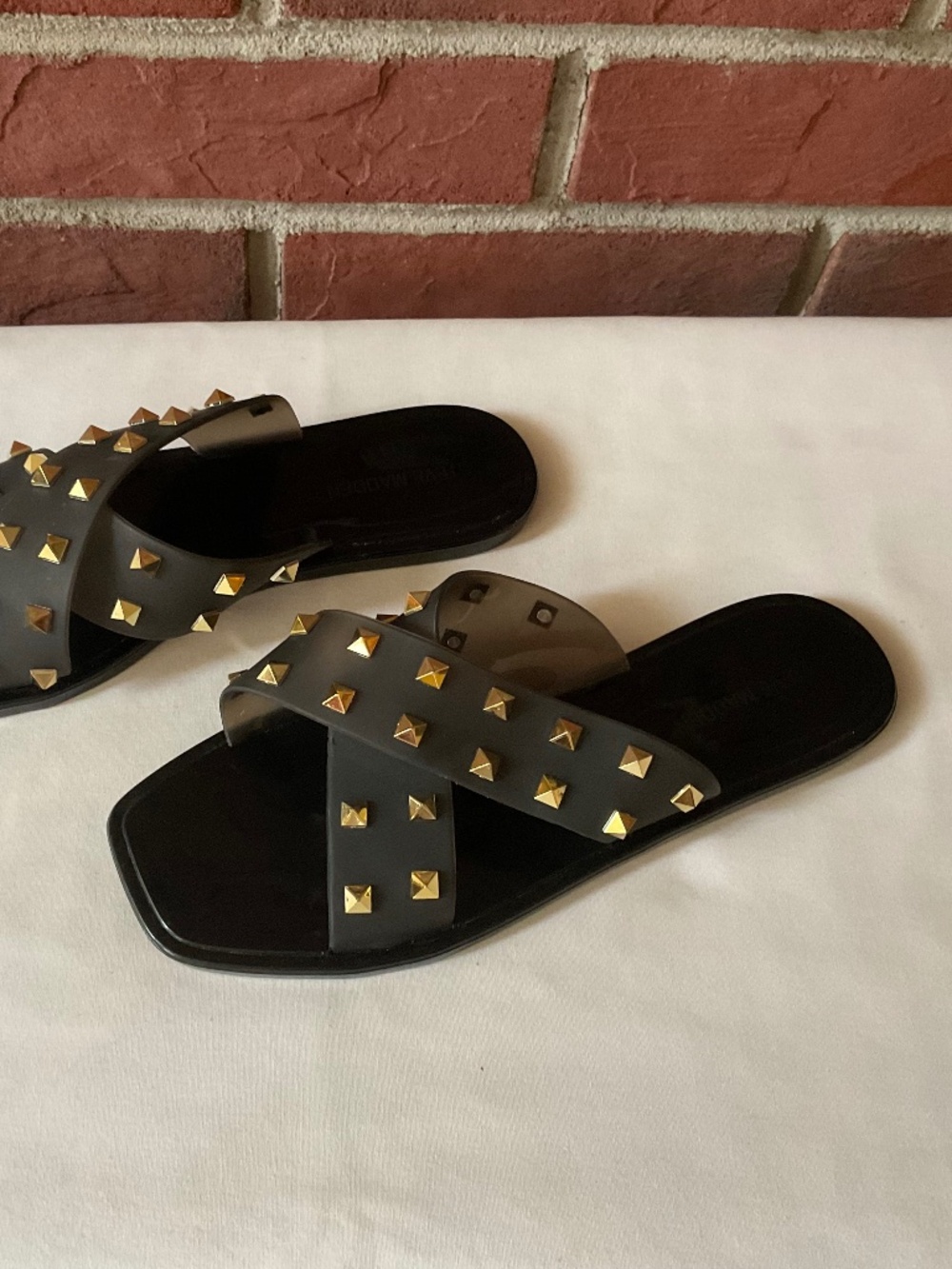 Steve Madden Gold Studded Tace Slip On Flats Sandals Size 7